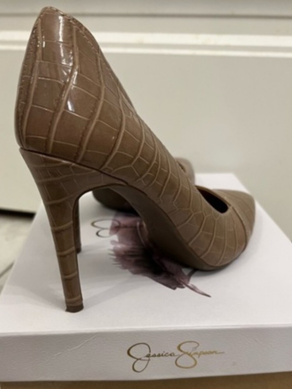 NEW WITH TAGS Jessica Simpson Croc-Embossed Pumps Heels - Picture 3 of 4
